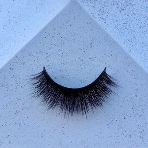 Level Up Lashes - Show Stopper